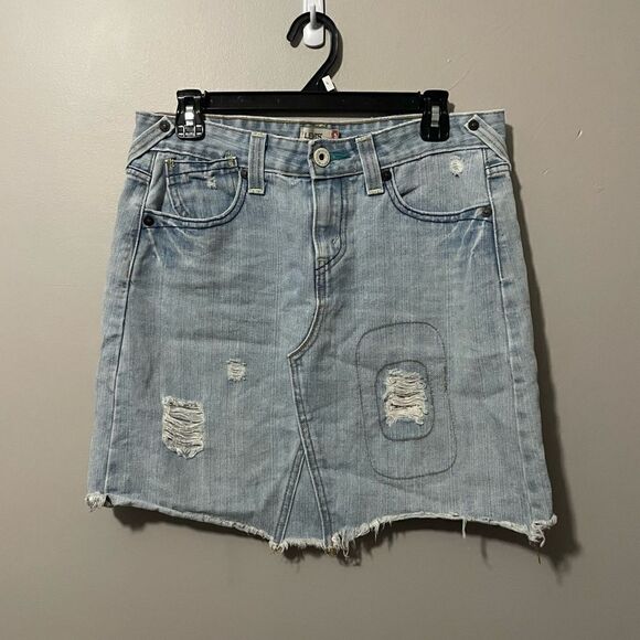 Levi’s skirt size 7  - Picture 1 of 9